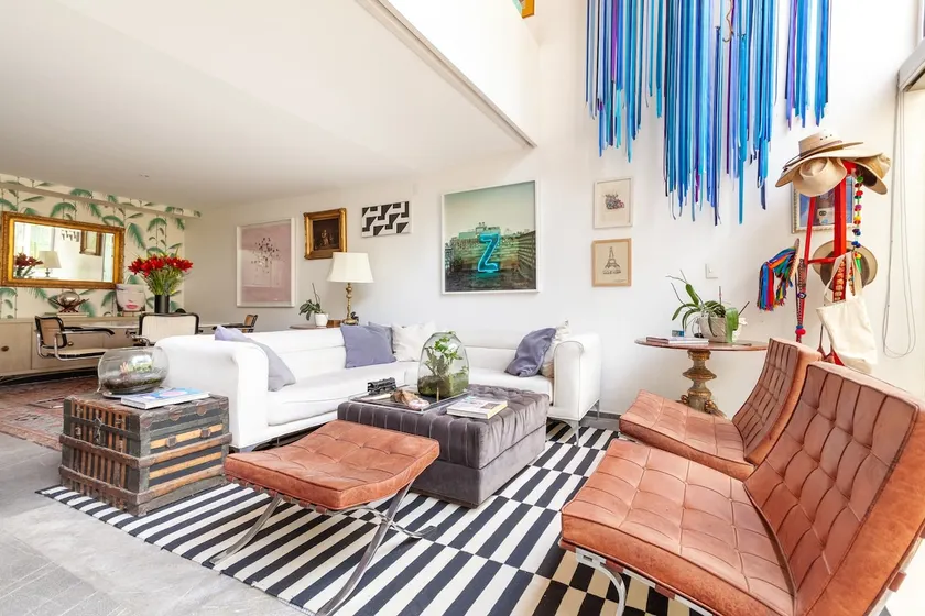 Art-FilledTownhouse with heating & AC - Image 1