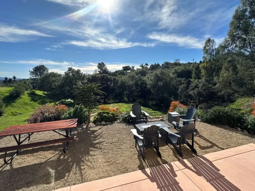 10 Acre Wine Farmhouse • Patio • Fire Pit • Grill - Image 1