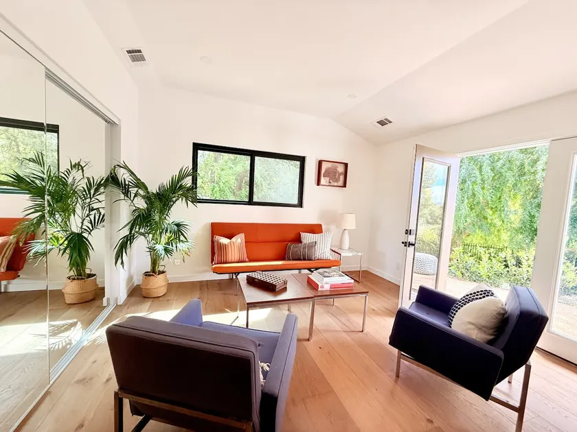Private Hillside 2BR Suite Near Town - Image 1