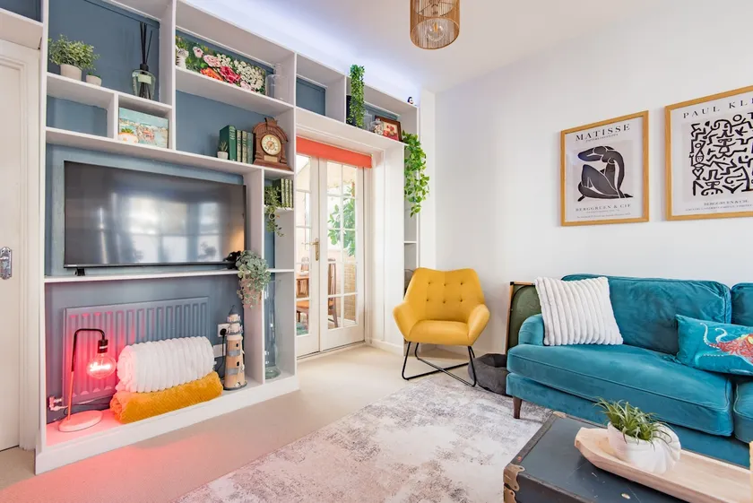 Stylish seaside home in central Deal with parking - Image 1