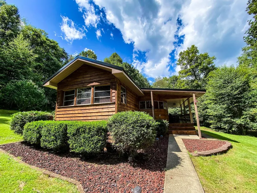 Peaceful Mountain Retreat w/ Hot Tub - Image 1