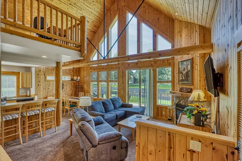 Bright Cabin with Shared Pool, Hot Tub & Resort Am - Image 1