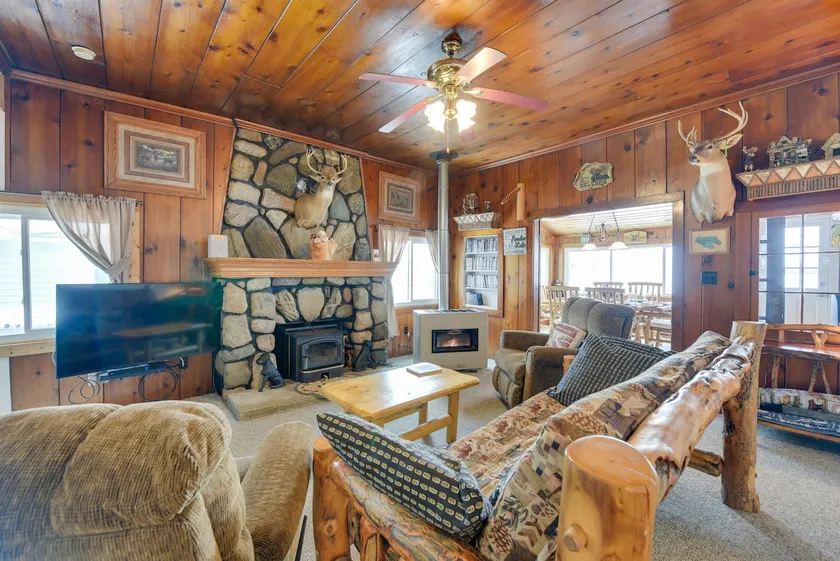 Private Dock & Views! Family Home on Paradise Lake - Image 1