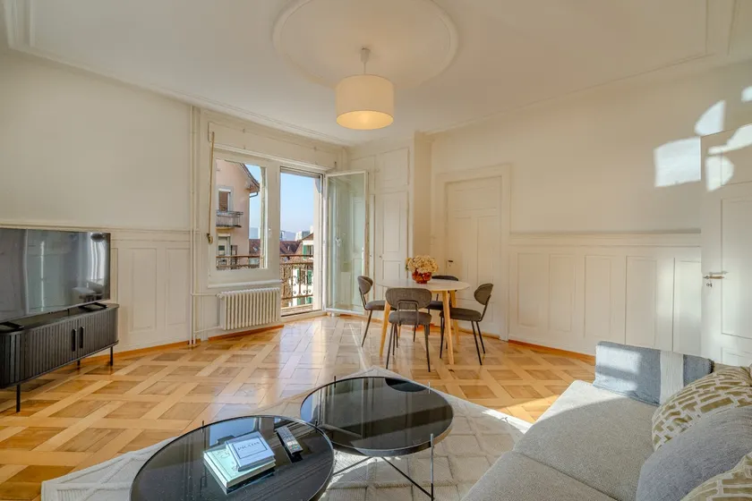 North Suite · Bright 4-Room Flat + Free Parking - Image 1