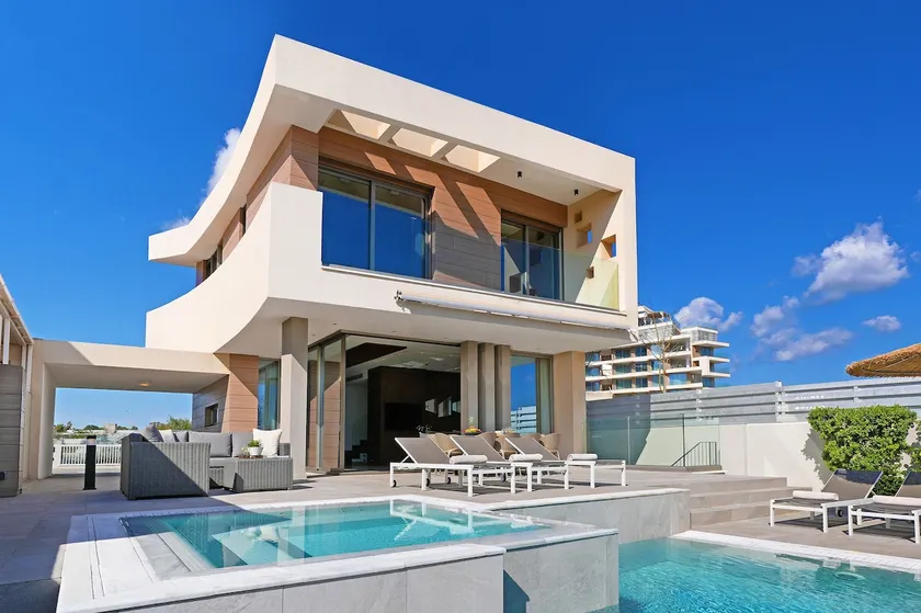 Suncity Spirit - Luxury Beachfront Villa - Image 1