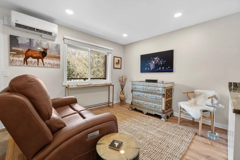 The Jewel Box - Fully Updated Downtown Condo w/ AC - Image 1