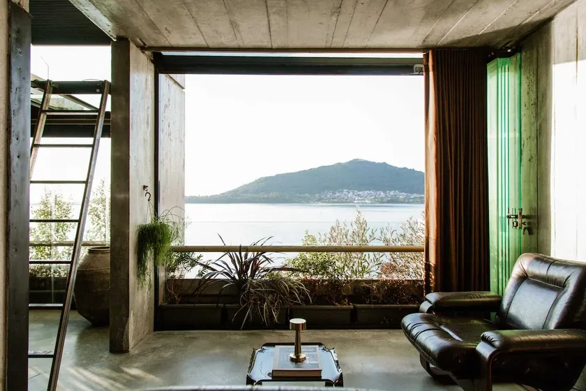 Luxury Waterfront Loft with Panoramic Views - Image 1