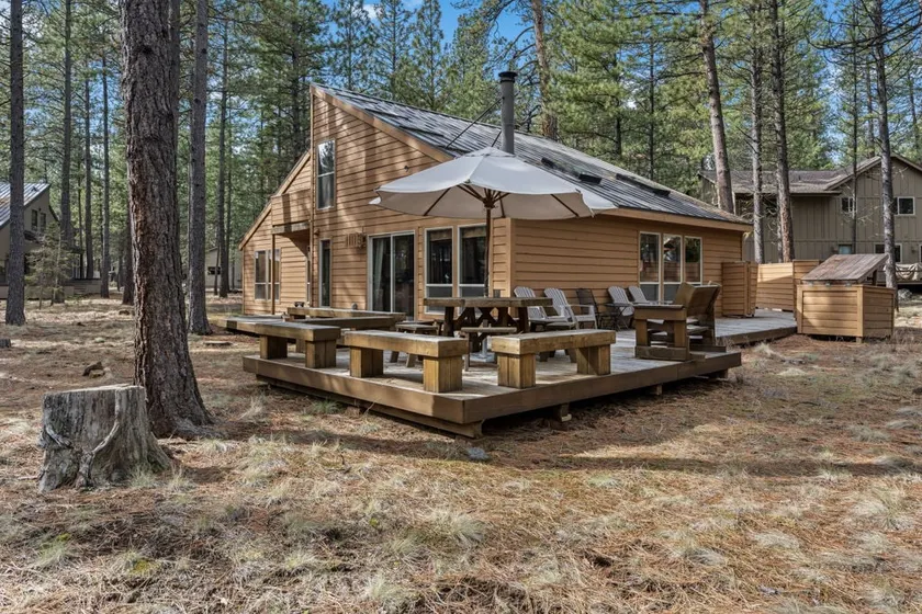 Black Butte Beauty with Grill and Wraparound Porch - Image 1