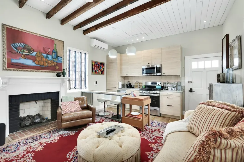 Cottage On Front, Downtown free parking! - Image 1