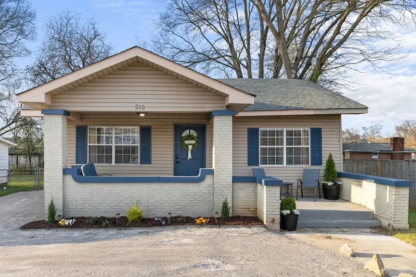 The Cottage on College Street - Image 1