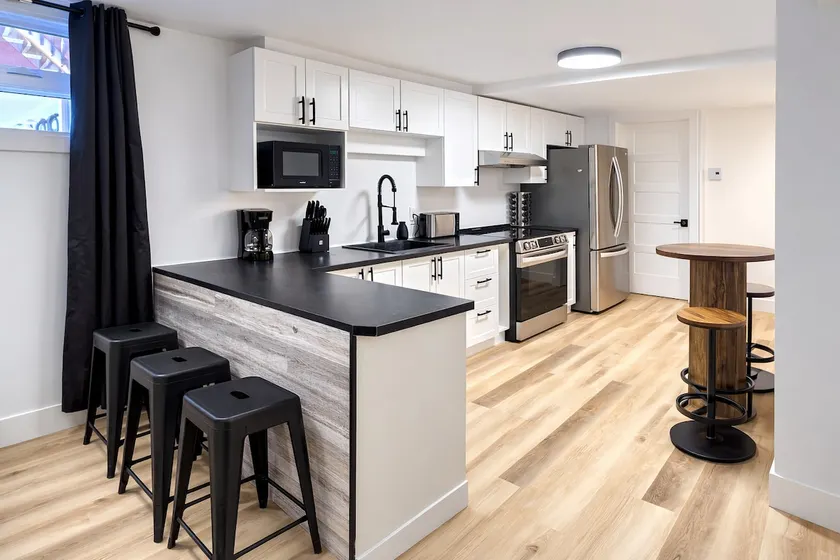 Spacious 2BR in Vieux Limoilou 10 min Old Quebec - Image 1