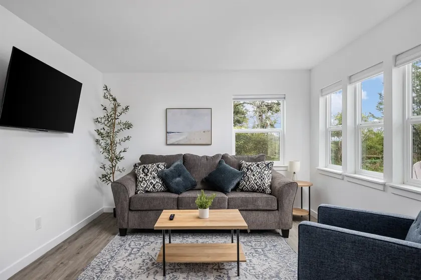 Ocean Rogue Inn Suite #3 - 1 BD Condo | Oceanfront - Image 1