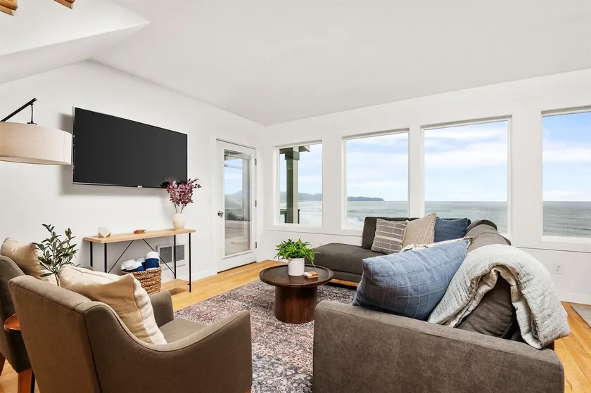 7BR Oceanside Retreat w/ Hot Tub & Views - Image 1