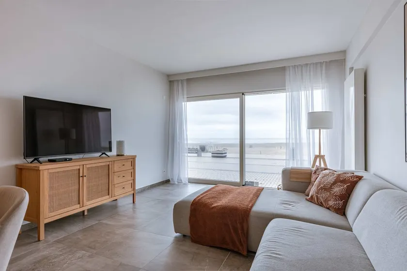 Seaside apartment w/ garden views & BBQ - Image 1