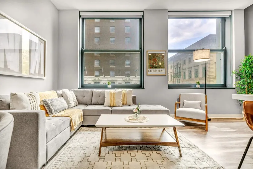Luxe Flat w/ Indoor Pool & Sauna • Gym•Heart of DT - Image 1