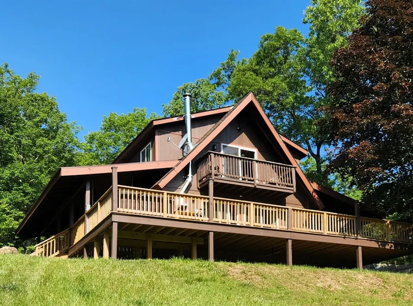 Roundhead Mountain Lodge - Image 1