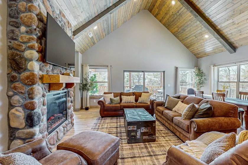 POOL & Arcade - Spacious 4BR Lodge - Near Branson - Image 1