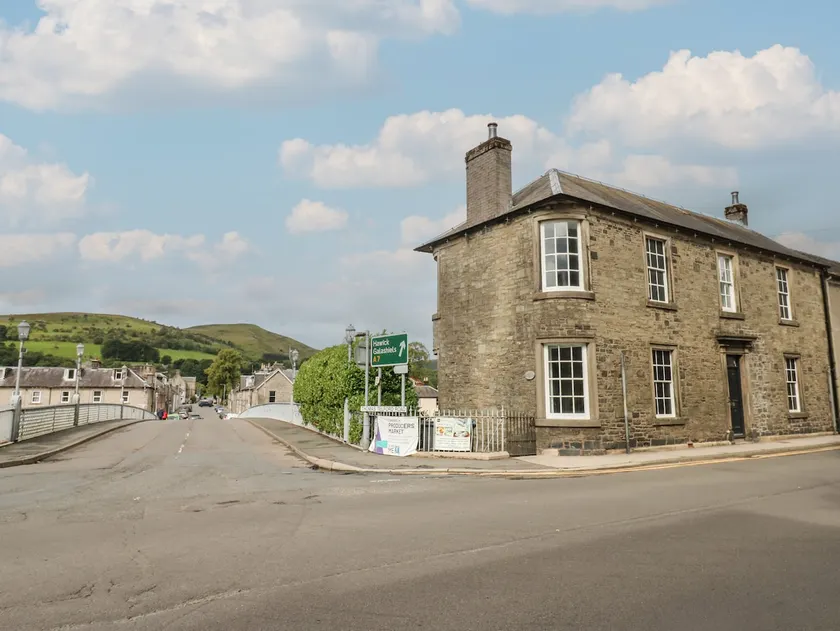 Eskvale House - Image 1