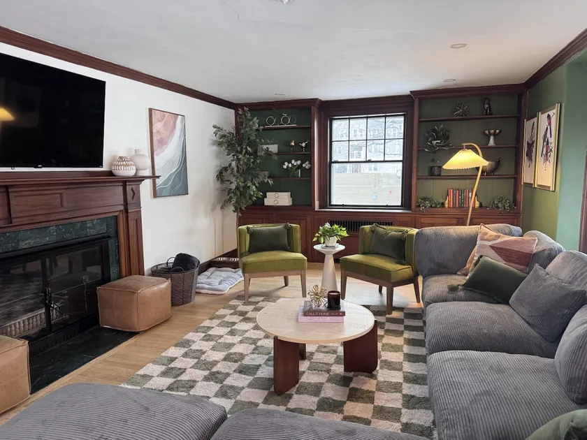 Cozy Colonial Home Hot tub, Game Room ,Home Theatre,Karaoke - Image 1