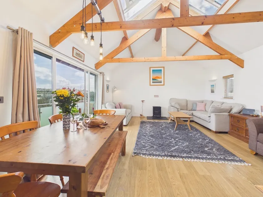 Top Deck Falmouth – Harbour Views & Parking - Image 1