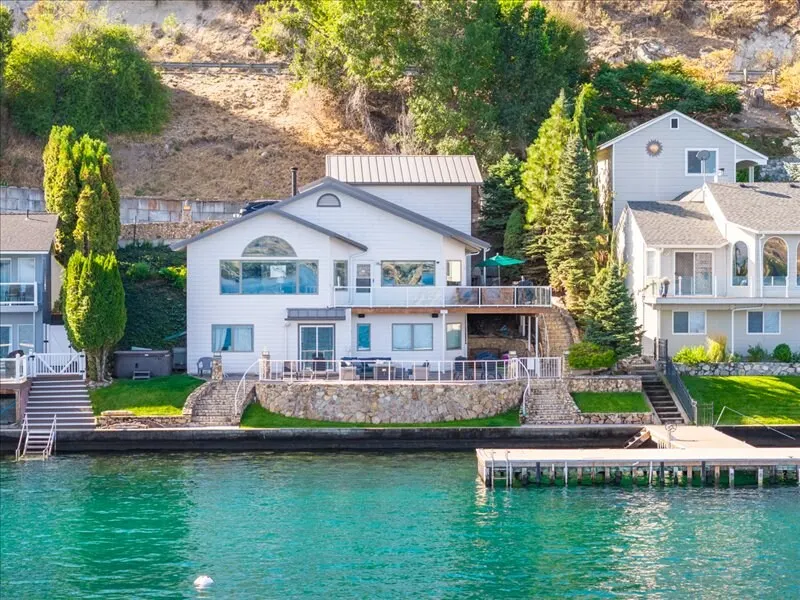1. Silva House Lake Front + Hot Tub on South Shore - Image 1