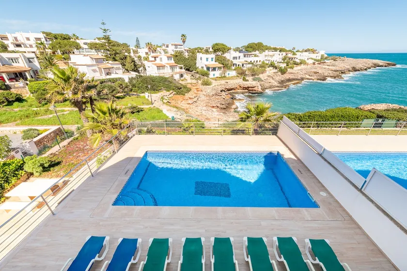 Villa Voramar en Cala DOr - Image 1