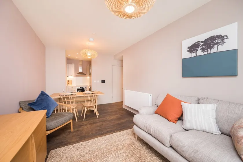 Modern Urban Oasis 2BR at Canada Cardens Wembley - Image 1