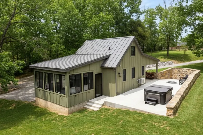 Hot Tub Cabin w/ Screened Porch & Loft Bed - Image 1