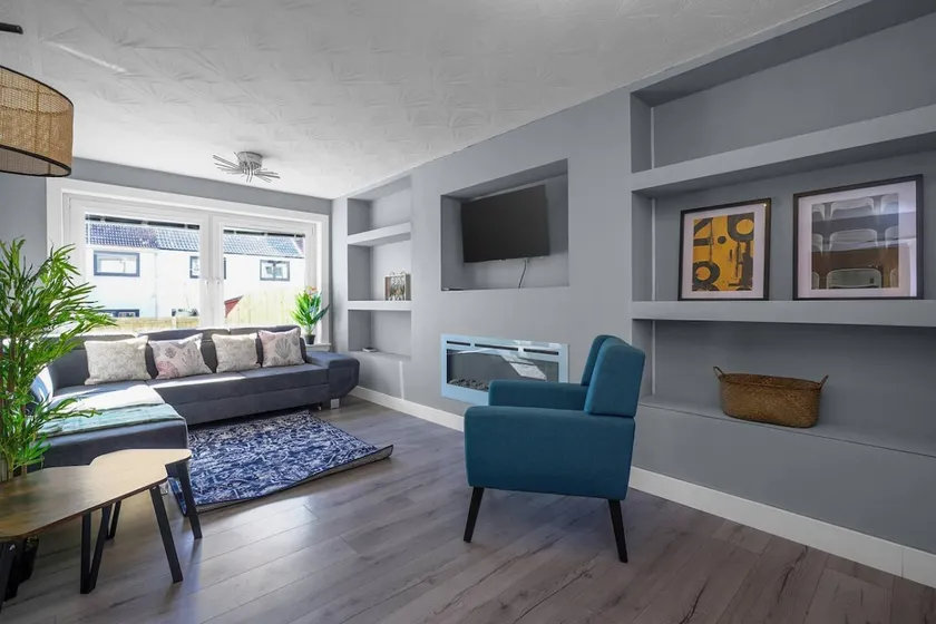 Free Parking | Central | Sleeps 7 | 3 Bedrooms - Image 1