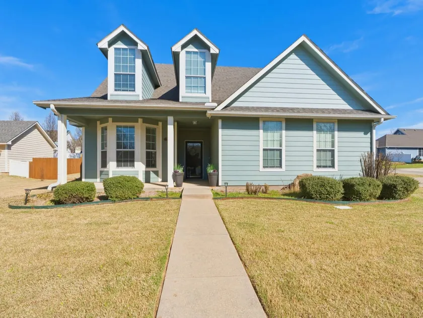 Emily House | 3 King Beds | Pet Friendly - Image 1