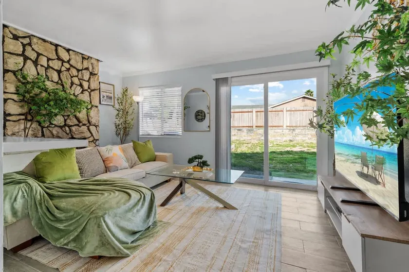 Garage, Yard, King Bed in Mira Mesa, 5-BR, 3-Bath - Image 1