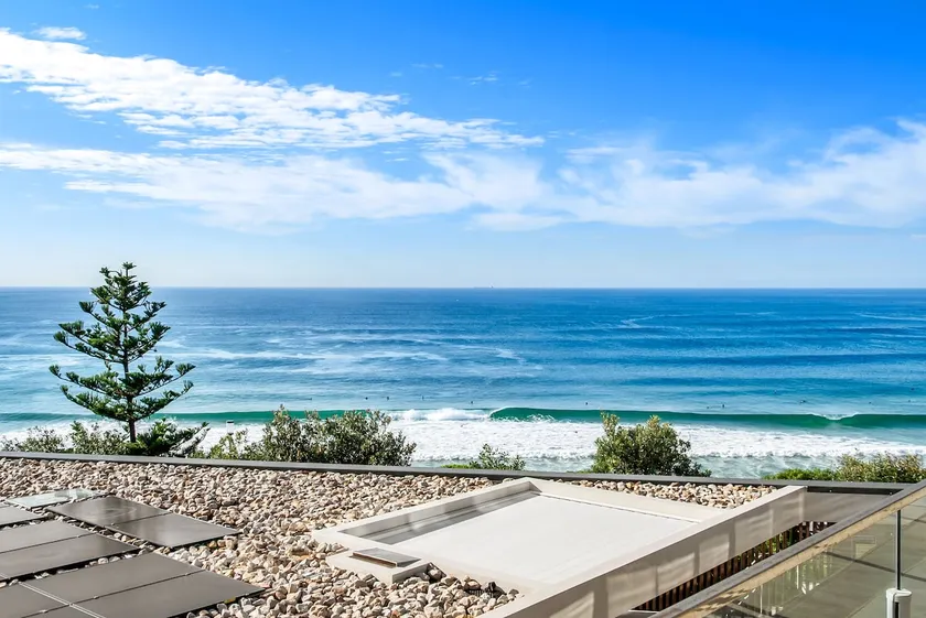 Drift | 3PM Check out | Ocean Views | Beachfront - Image 1