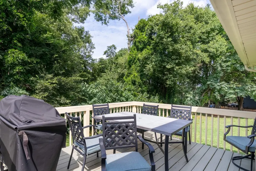 Private Backyard• Free Parking• Grill• Deck - Image 1