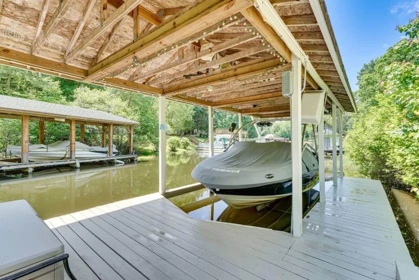 Lake Gaston Waterfront w Private Dock & Kayaks - Image 1
