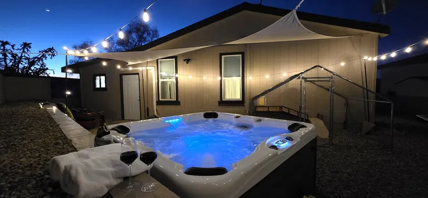 Cliff Views, Hot Tub, Game Room, Kayaks - Image 1