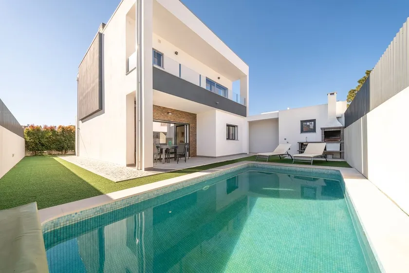 GuestReady - Aroeira Villa with pool - Image 1