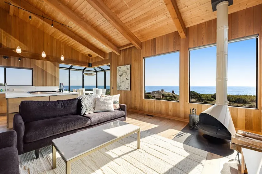 Luxe retreat with ocean views, hot tub, & gourmet - Image 1