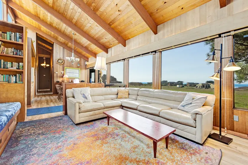 Distant ocean-view home with hot tub near Walk On - Image 1