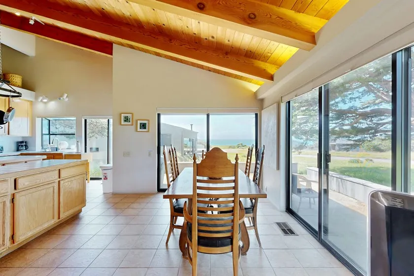 Ocean-view home near the golf course & Bluff Trail - Image 1