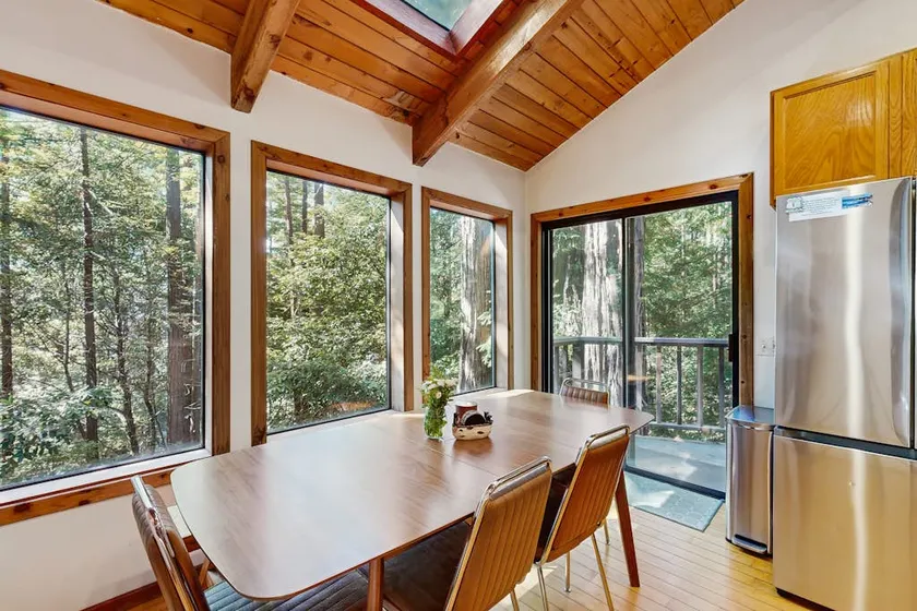 Forested home with fireplace & EV charger near Anc - Image 1