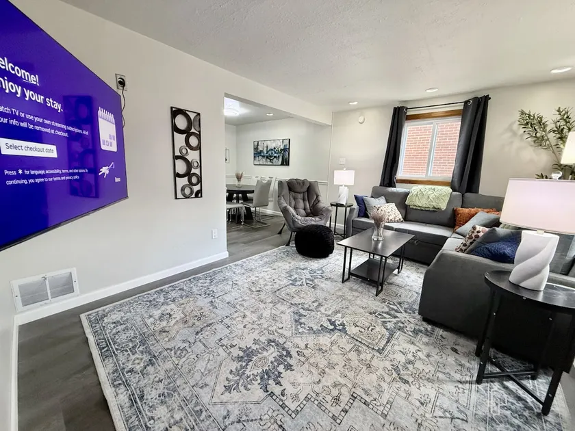 Wonderful stylish 2 King bed 1.5 bath home - Image 1