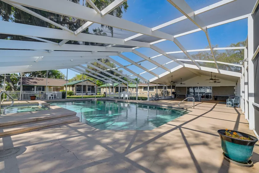 Lakefront & Poolside! Family Retreat in Hernando - Image 1