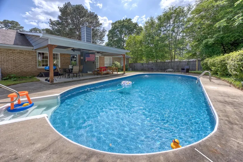 3-Bedroom Columbus Family Home with Private Pool - Image 1