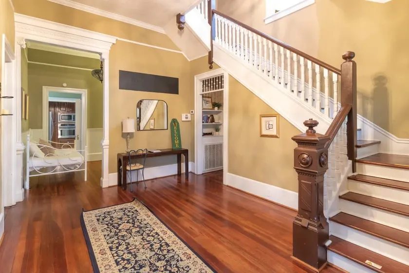 Columbus's Luxurious Mansion Stay at Goldfinch - Image 1