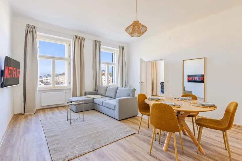 Modern apartment in center with a balcony - Image 1
