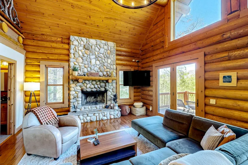 Dog-friendly Lake & mountain view home, decks - Image 1