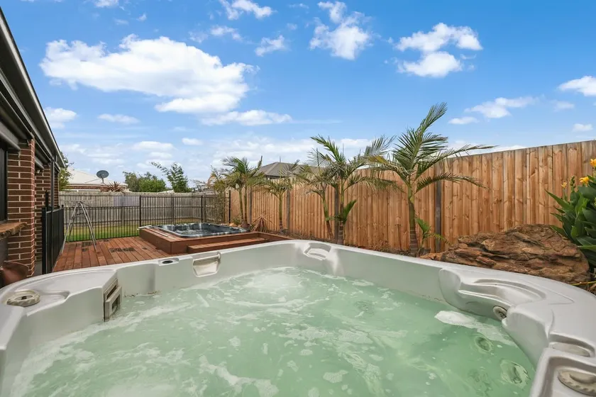 Paradise Point Cowes - Image 1