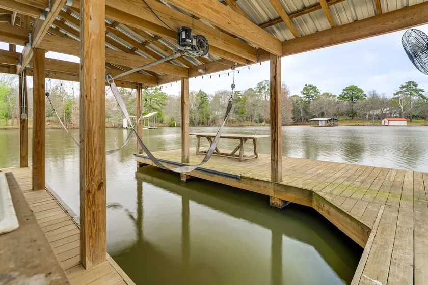 Lakefront Camp Creek Retreat w/ Dock - Image 1