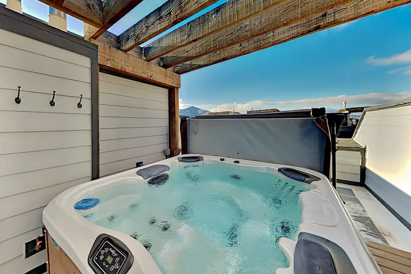 Mountain Getaway - Private Rooftop Spa - Walk to D - Image 1