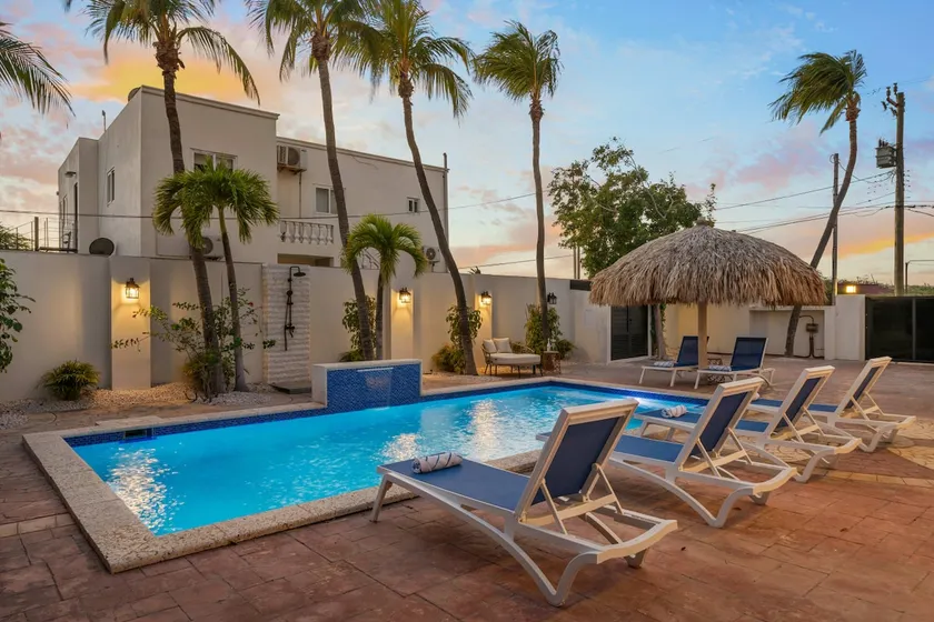 Modern 3BR Villa w Private Pool BBQ 4 Baths - Image 1